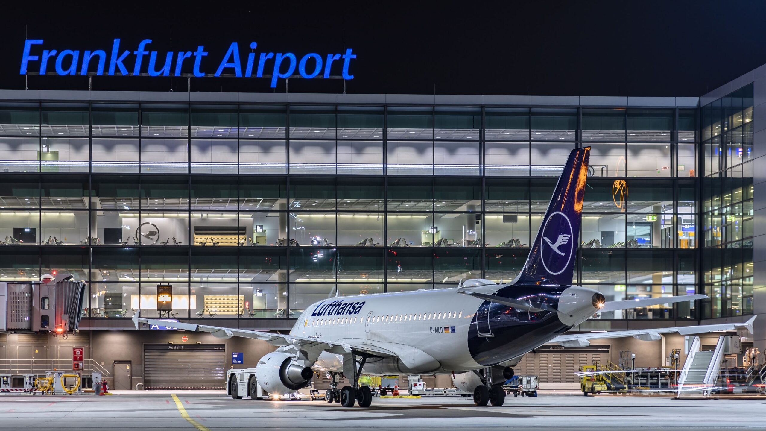 Frankfurt Havalimanı'nda çalışan altı kişinin sıtmaya yakalandığı, bunlardan ikisinin hayatını kaybettiği açıklandı.